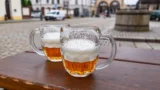 Spotřeba piva v&nbsp;Česku spadla na historické minimum (2026): Za poklesem je dražší hospoda i&nbsp;změna životního stylu