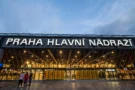 Nejhorší ulice v&nbsp;Praze 2026 dle Novinek: Wilsonova vede se 617 násilnými činy, policie ale napočítala jen 161