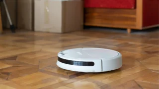 Levné, ale kvalitní robotické vysavače (2026): Vede Roborock za 7&nbsp;000&nbsp;Kč, na paty mu šlape Xiaomi za polovinu