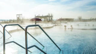 Nejlepší termální lázně v&nbsp;ČR: Nemusíte do Maďarska. Voda ve Varech má 38&nbsp;°C, vstup v&nbsp;Janských Lázních stojí jen 150&nbsp;Kč