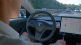 Experti varují před samořízením Tesly: V&nbsp;Česku umí jet až o&nbsp;50&nbsp;%&nbsp;rychleji, než je limit. Pokutu dostane řidič